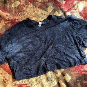 Lululemon cropped navy tee